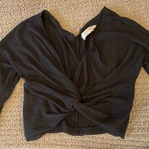 ASTR THE LABEL LONG SLEEVE V NECK TOP